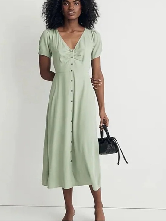 Madewell Dresses & Skirts - Madewell Light Sage V-Neck Button Midi Dress